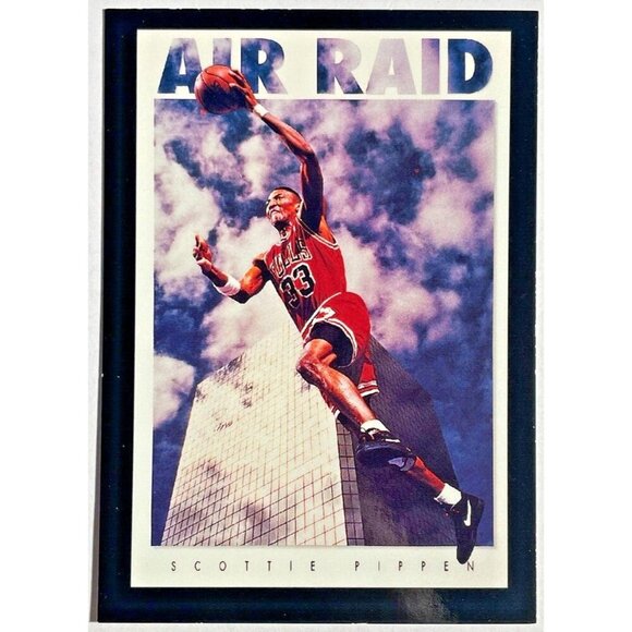 1994-95 SKYBOX AIR RAID SCOTTIE PIPPEN - CHICAGO BULLS #321 - Picture 3 of 4